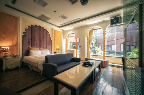 room detail thumbnail 1