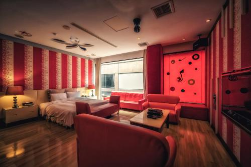 room detail thumbnail 2