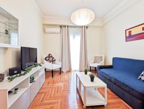 Modern&Sunny, 1BD, next to metro, Афины