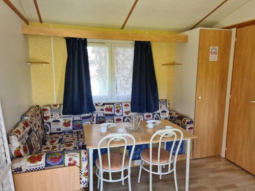 2 bedrooms, 4 beds