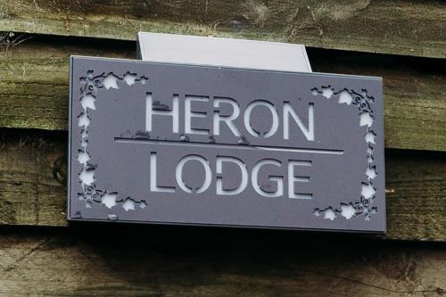 Heron's Perch- A pond-side retreat with cinema room Heron's Perch- A pond-side retreat with cinema room
