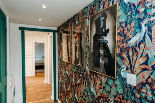 Heron's Perch- A pond-side retreat with cinema room Heron's Perch- A pond-side retreat with cinema room