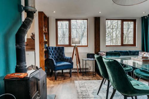 Heron's Perch- A pond-side retreat with cinema room Heron's Perch- A pond-side retreat with cinema room