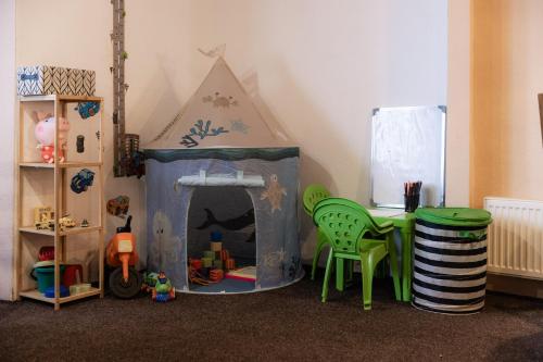 คลับสำหรับเด็ก, Hotel Rozkos in เชสกา สกาลิซ