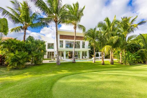 Villa with Private Pool image 8