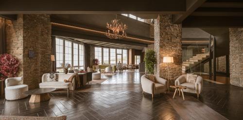 The Mountains Hotel in Sierra Nevada