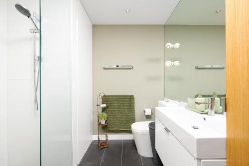 Luxe Southbank Retreat free car park, Pool, Sauna near Royal Botanic Gardens Victoria