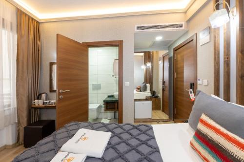 Double DD Hotel - image 8