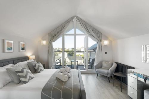 Bright & Modern Townhouse Private Parking – khách sạn tại Porth