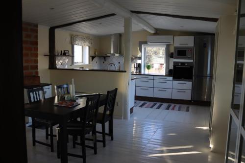 virtuve, Bäckens Guesthouse (Backens Guesthouse) in Algaras