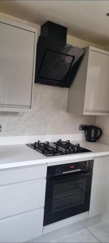 Stylish Modern 3 bedroom house free parking near Burrell Collection