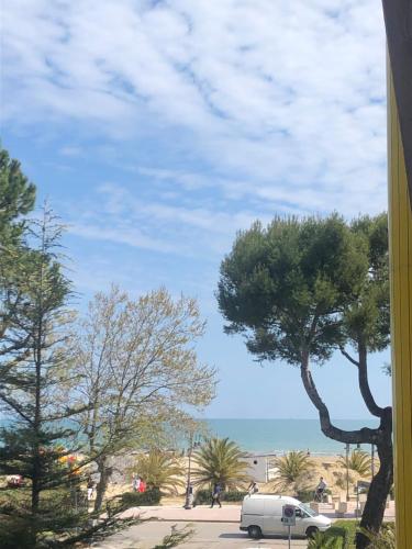 Vistas, Recently Renovated Beachfront Retreat in Giulianova in Giulianova