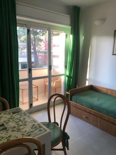 Bar/ Salón, Recently Renovated Beachfront Retreat in Giulianova in Giulianova