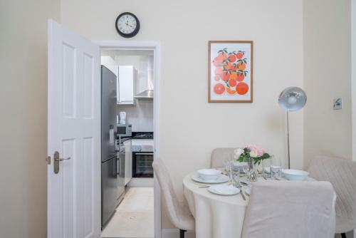 Notting Hill-Hyde Park, Chic 2 DBL bedroom, 1 minute to Portobello Rd & TUBE, Londres (foto 9)