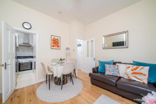 Notting Hill-Hyde Park, Chic 2 DBL bedroom, 1 minute to Portobello Rd & TUBE, Londres (foto 5)