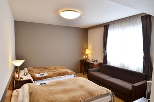 Kashihara Oak Hotel Ideally located in the prime touristic area of Kashihara, Kashihara Oak Hotel promises a relaxing and wonderful visit. Both business travelers and tourists can enjoy the hotels facilities and service