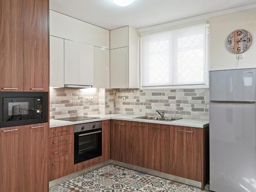Charming 2BD apt next to metro station 4