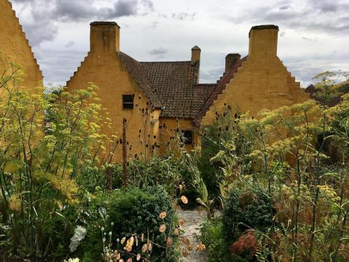 A 2 Bedroom flat in Culross home of Outlander in Culross