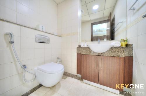 Contemporary One Bedroom with Full Marina View - image 7