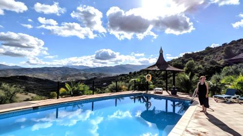 Tiny house 12m2 in holiday park with 55 m2 pool, Tolox (Foto 5)
