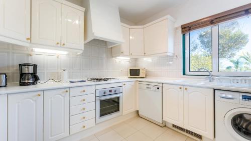 1 BDR Flat With Pool - 125D Gramacho by LovelyStay, Estômbar (foto 7)