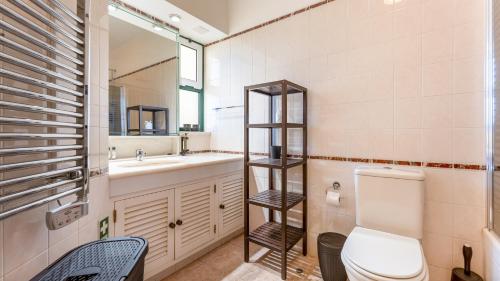 1 BDR Flat With Pool - 125D Gramacho by LovelyStay, Estômbar (foto 10)