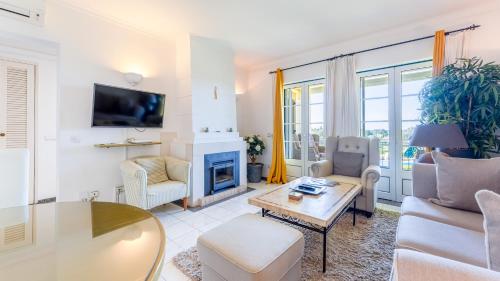 1 BDR Flat With Pool - 125D Gramacho by LovelyStay, Estômbar (foto 6)