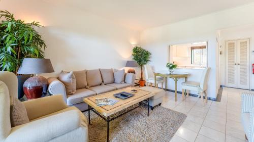 1 BDR Flat With Pool - 125D Gramacho by LovelyStay, Estômbar (foto 5)