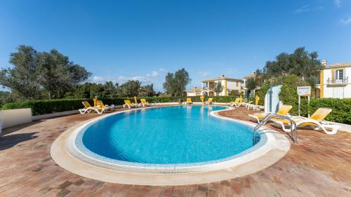 1 BDR Flat With Pool - 125D Gramacho by LovelyStay, Estômbar (foto 2)