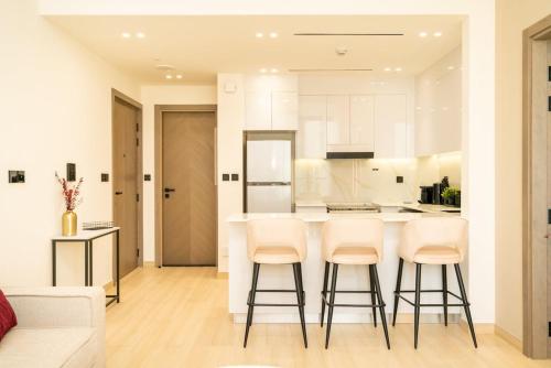 Luxury 1BR Apartment in JVC with Stunning Pool, Dubaï (photo 2)