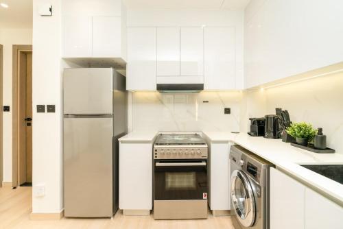 Luxury 1BR Apartment in JVC with Stunning Pool, Dubaï (photo 10)