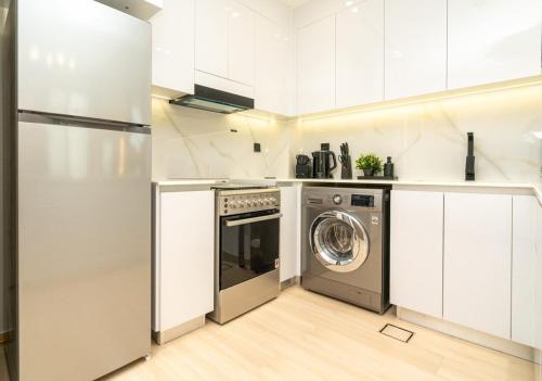 Luxury 1BR Apartment in JVC with Stunning Pool, Dubaï (photo 9)