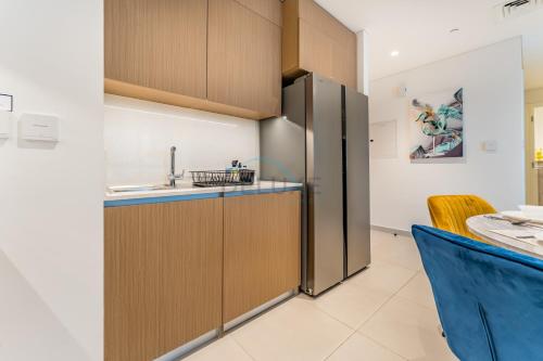 Community View 2BR with Balcony, Surf at Creek Beach Building 2, Creek Harbour by Deluxe Holiday Homes, Dubaj (zdjęcie 8)