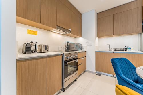 Community View 2BR with Balcony, Surf at Creek Beach Building 2, Creek Harbour by Deluxe Holiday Homes, Dubaj (zdjęcie 7)