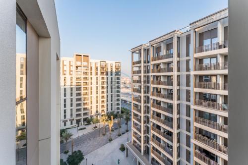 Community View 2BR with Balcony, Surf at Creek Beach Building 2, Creek Harbour by Deluxe Holiday Homes, Dubaj (zdjęcie 4)