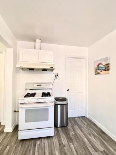1BR Pink Cozy House near DTLA detail