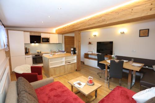 2 bedrooms, 3 beds