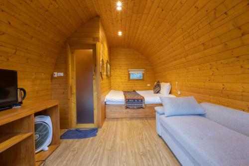 Double Room with Garden View image 8