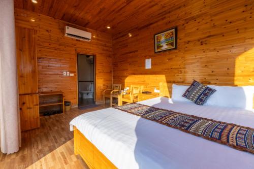 Double Room with Garden View image 10