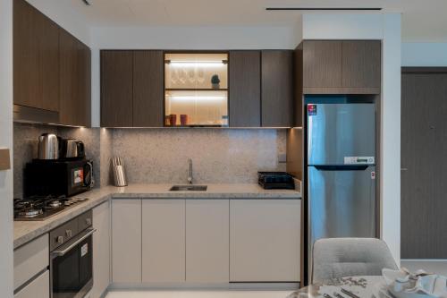 Homes Beyond I Seaside 1BR Retreat with Beach Access, Dubaj (fotografie 7)