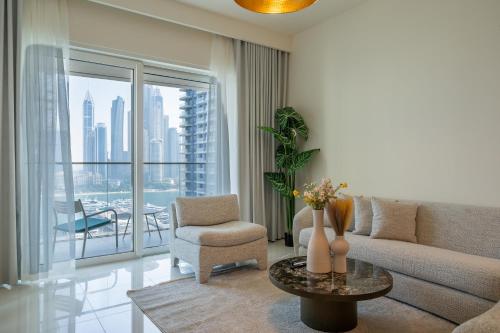 Homes Beyond I Seaside 1BR Retreat with Beach Access, Dubaj (fotografie 3)