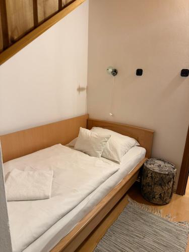 3 twin beds