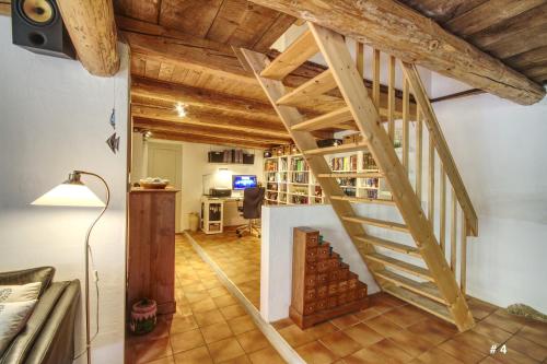 Les Trois Noyers in แตยัก