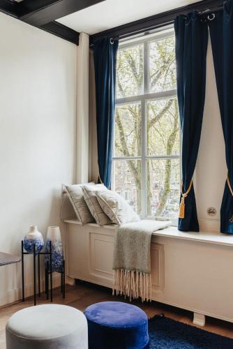 1637: Historic Canal View Suites - main image