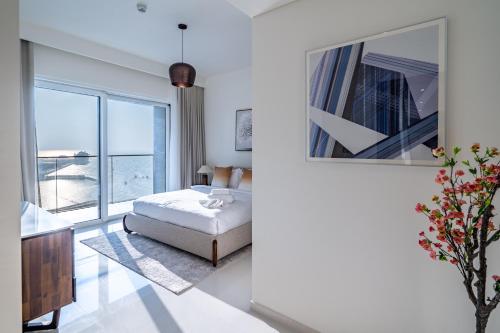 Homes Beyond I Stunning Oceanfront 2 BR Apartment, Dubai (photo 9)