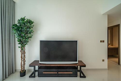 Homes Beyond I Stunning Oceanfront 2 BR Apartment, Dubai (photo 4)