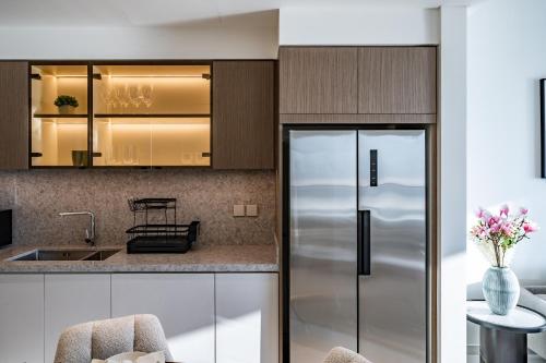 Homes Beyond I Stunning Oceanfront 2 BR Apartment, Dubai (photo 8)