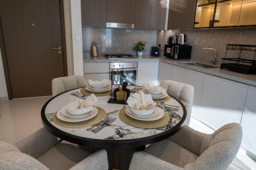 Homes Beyond I Stunning Oceanfront 2 BR Apartment, Dubai (photo 7)