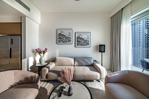 Homes Beyond I Stunning Oceanfront 2 BR Apartment, Dubai (photo 3)