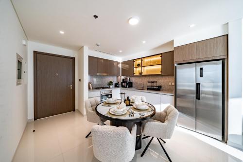 Homes Beyond I Stunning Oceanfront 2 BR Apartment, Dubai (photo 6)